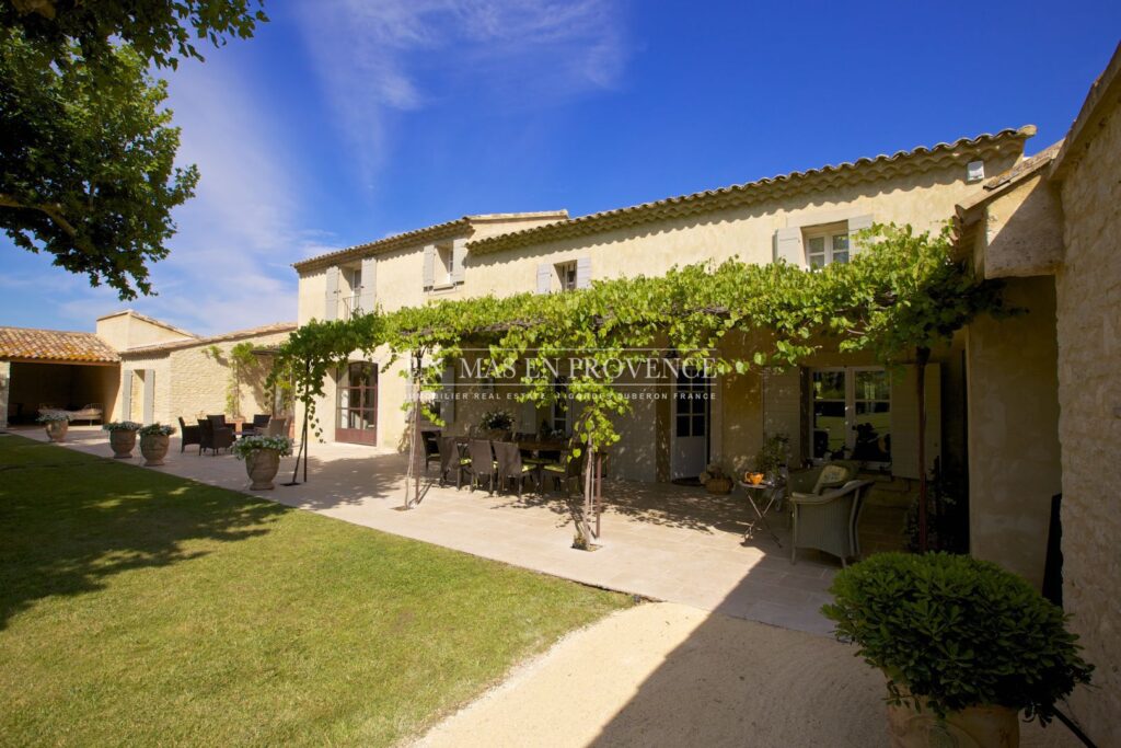 Magnifique Mas en campagne avec prestations de qualité à L’Isl – NR pièces – 5 chambres – 400.00 m²