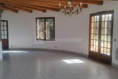 Maison atypique ronde dans un écrin de verdure en Vallée de la Vienne – 5 pièces – 1 chambre – 115 m²