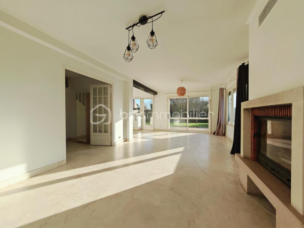 MAISON INDIVIDUELLE / LUMINEUSE +++ / 2 CHAMBRES POSSIBLE 3 / TERRAIN 567 M2 / JARDIN / VUE SUR LES CHAMPS – 4 pièces – 3 chambres – 110 m²