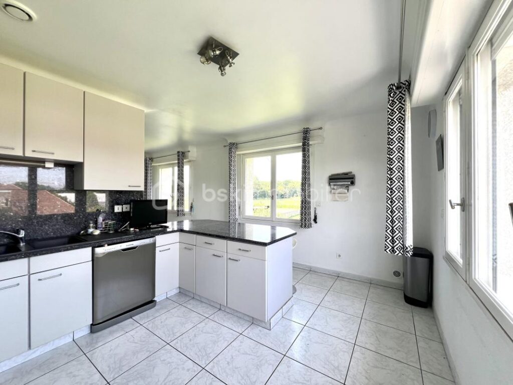 Maison 9 pièces – 9 pièces – 5 chambres – 282 m²