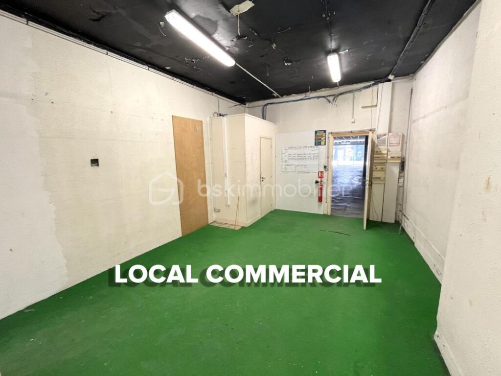 Douai hypercentre, immeuble mixte de 646 m2 (4 niveaux + caves) comprenant un local commercial, des bureaux et une surface habitable – 21 pièces – NR chambres – 625 m²