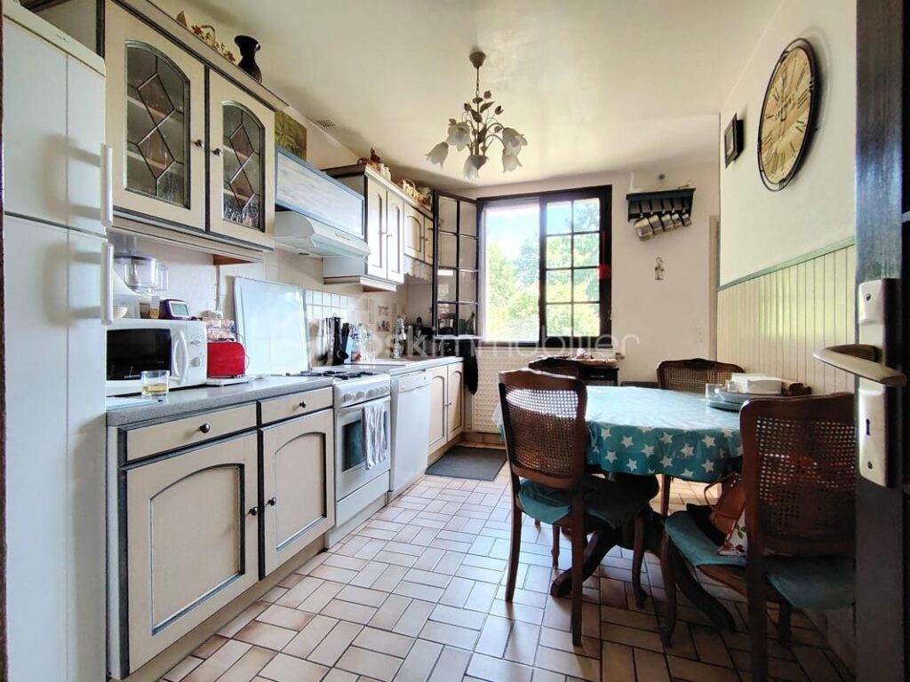 Maison de charme en campagne à Chenu – Tranquillité et vues dégagées garanties ! – 4 pièces – 3 chambres – 75 m²