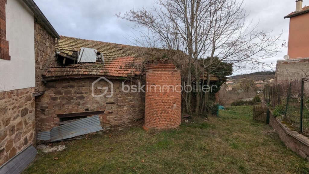 BATIMENT A RENOVER – 1 pièce – 1 chambre – 180 m²