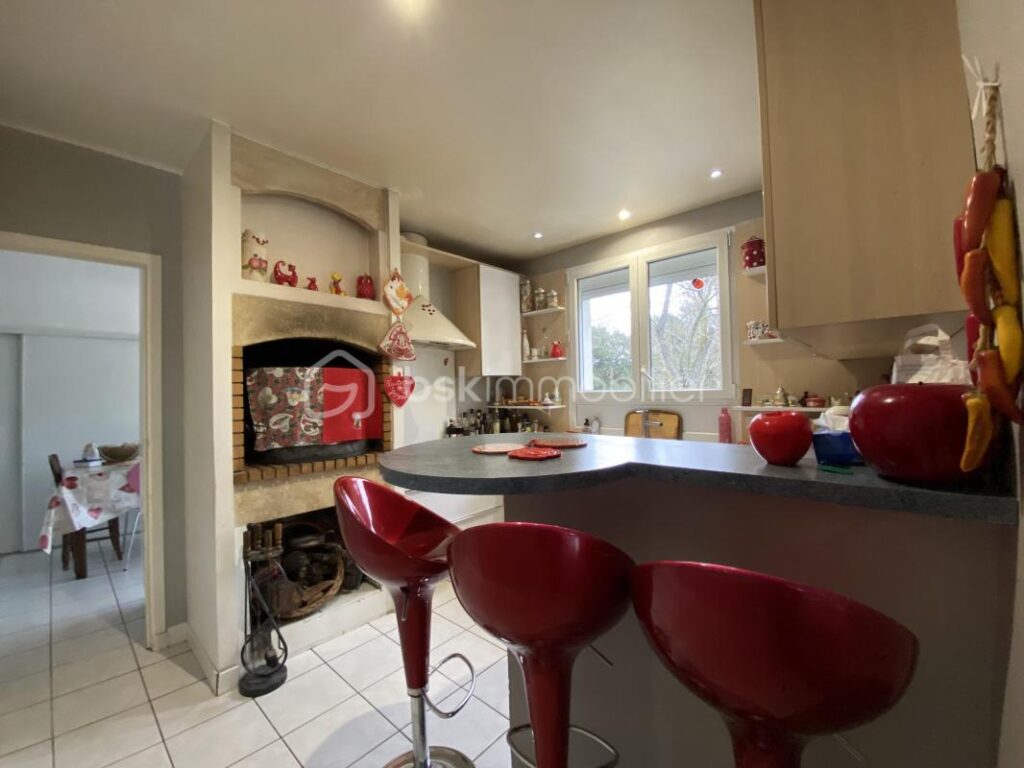 MAISON DE 190 m2-TERRAIN 15199 M2- 4 CHAMBRES-2 SALLES D’EAU-2 WC-PISCINE-GARAGE-ECURIE 33M2 – 7 pièces – 4 chambres – 190 m²