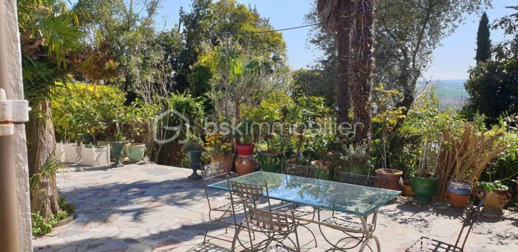 Demeure en pierres centre ville – 13 pièces – 7 chambres – 360 m²