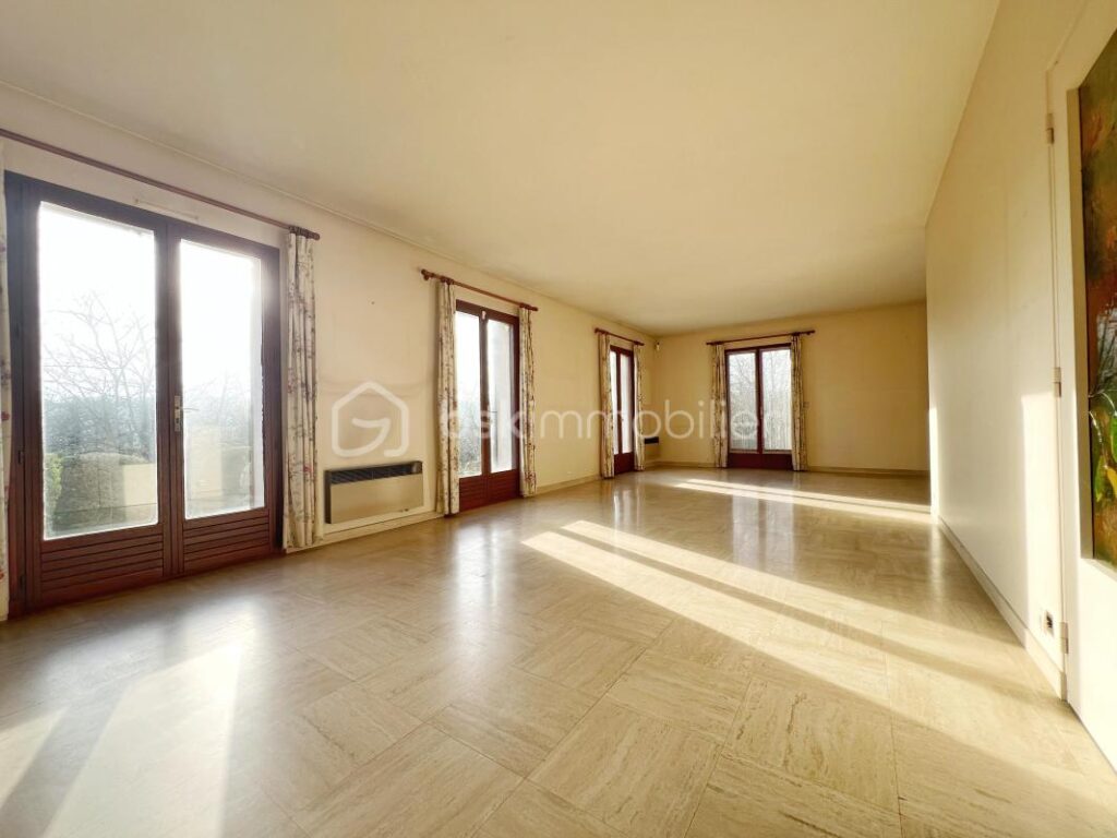 Marly-le-Roi – Spacieuse maison familiale avec vue dégagée sur Paris – 7 pièces – 4 chambres – 152 m²