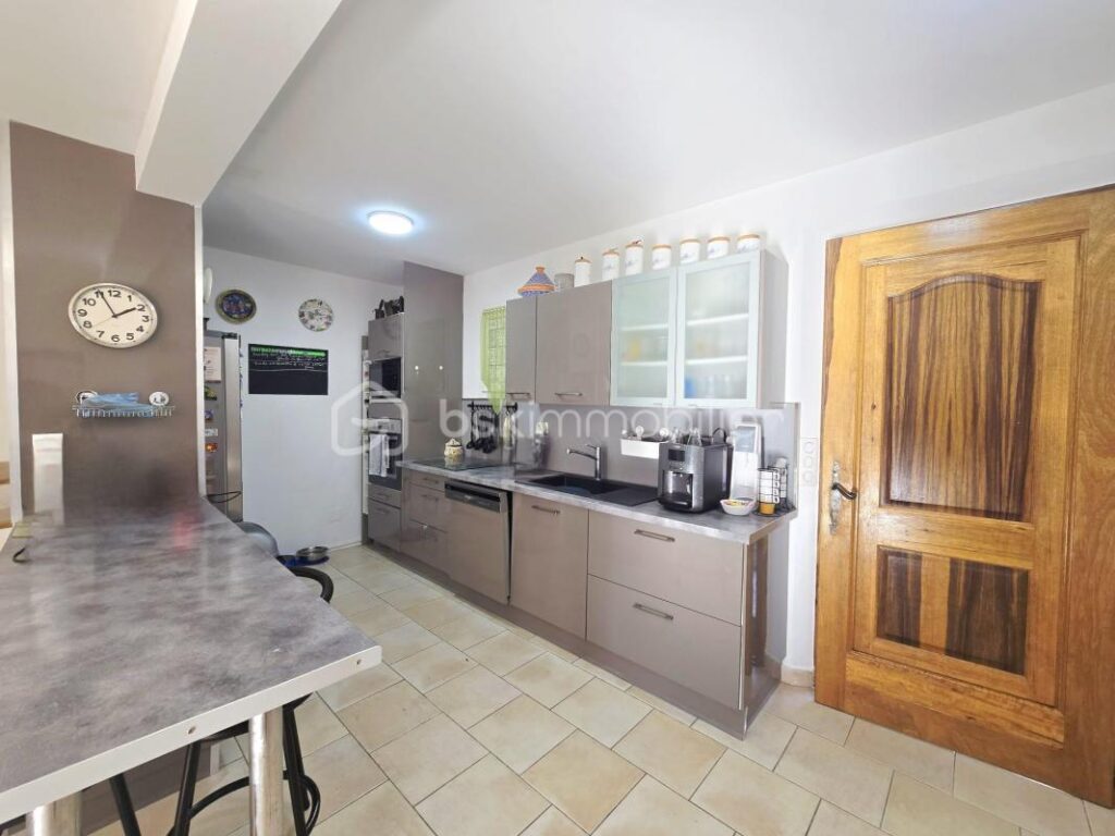 FAYENCE VENTE MAISON 4 PIECES PROCHE COMMERCES ET ECOLES – 4 pièces – 3 chambres – 92 m²