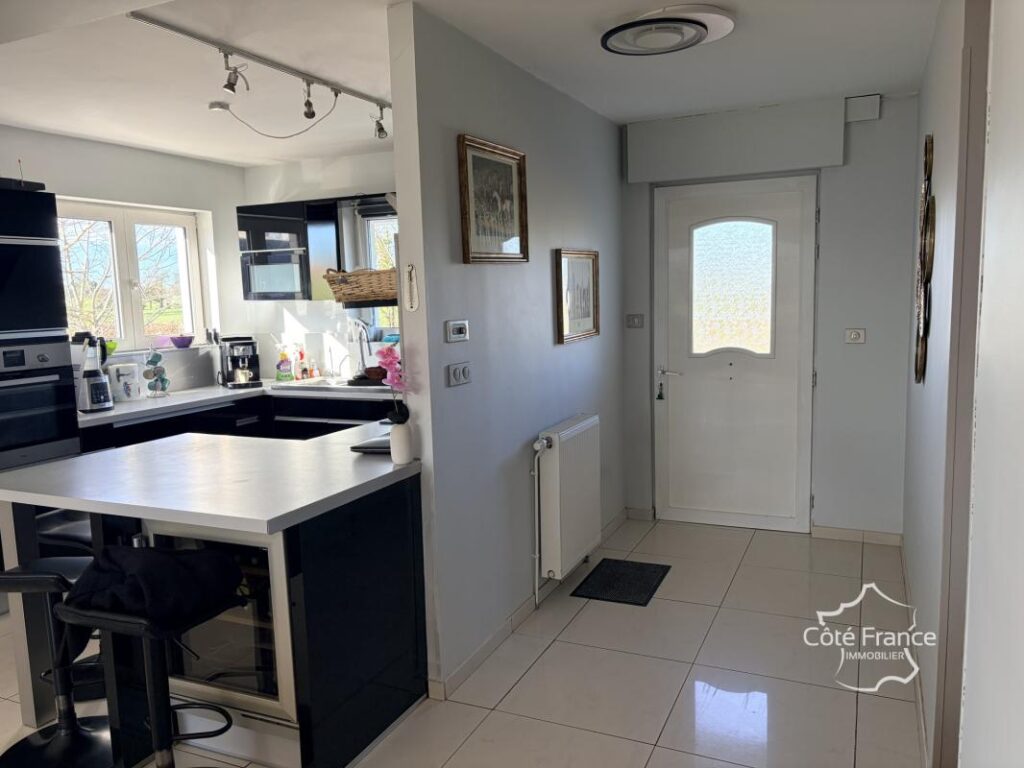 Maison 6 pièces 143 m2 1 880 m2 de terrain Bersillies (5 – 6 pièces – 4 chambres – 143 m²