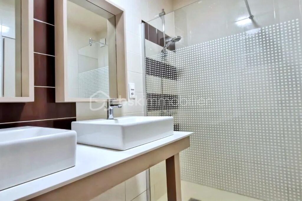 Longère de caractère dans un havre de paix, proche de l’axe RENNES-PARIS – 7 pièces – 5 chambres – 122 m²