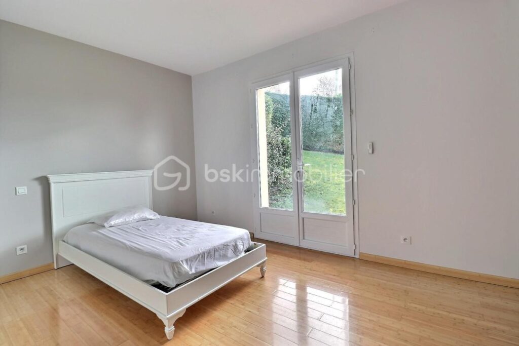 Villa 193m² Thiers 63300 – 6 pièces – 4 chambres – 193 m²