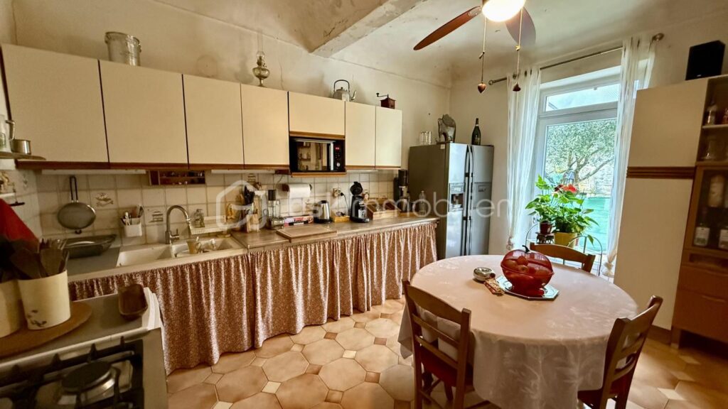 Maison de caractère 104 m² – Terrain 17,5 ha – Les Tourrettes (26740) – 4 pièces – 2 chambres – 104 m²