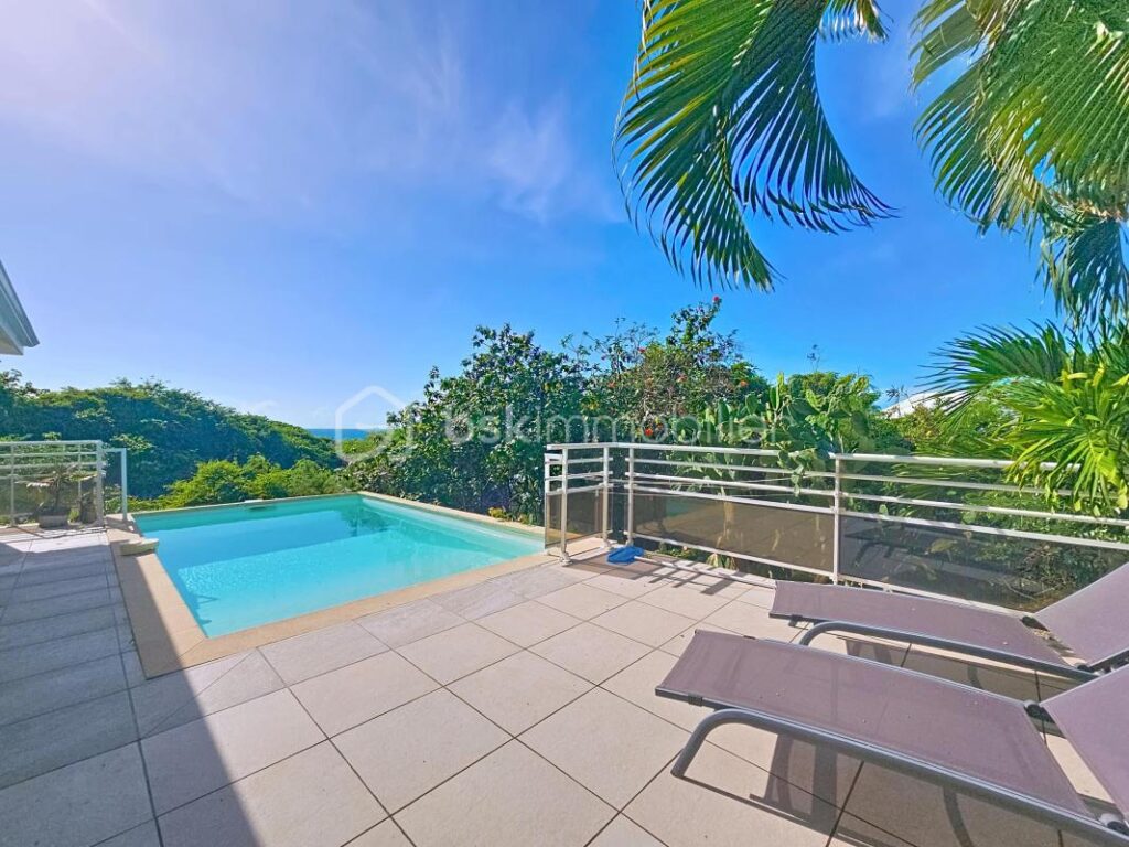 Villa T3 avec vue mer, piscine Saint François – 3 pièces – 2 chambres – 88 m²