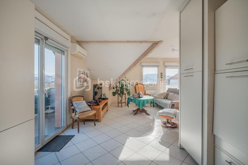 RUMILLY – T3 68 m² – Dernier étage – 3 pièces – 2 chambres – 68 m²