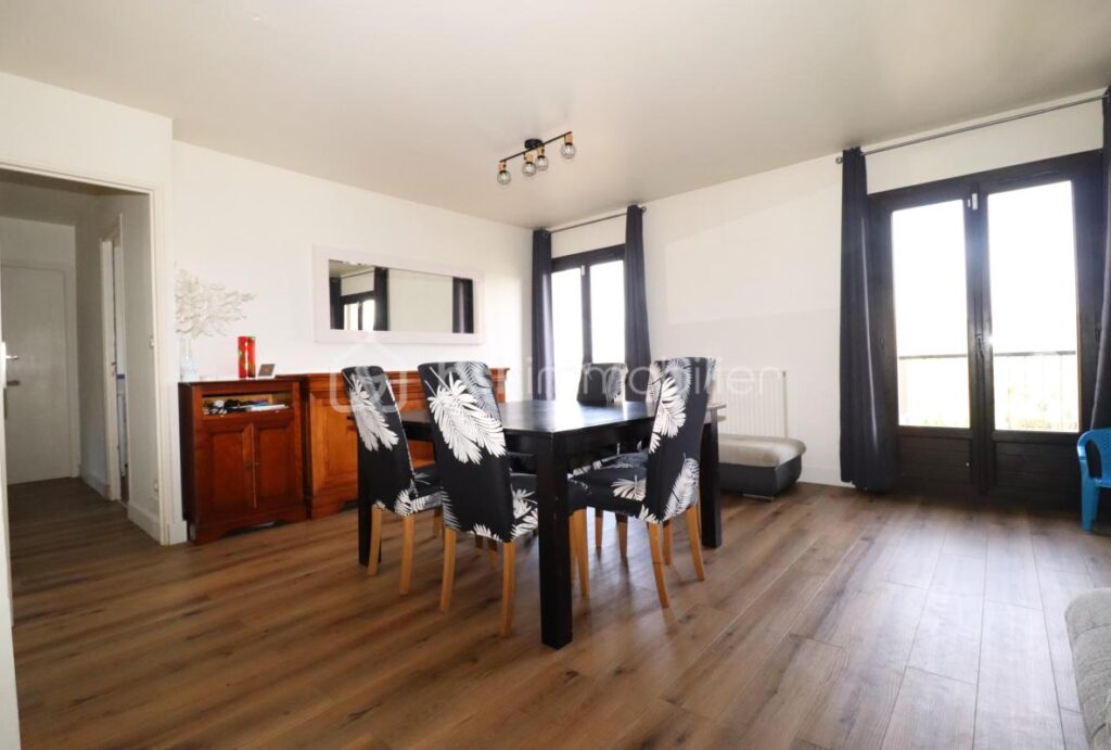 Grande maison aux beaux volumes (8 pièces 175m²) 5 ou 6 chambres avec sous-sol total (85m²) – 8 pièces – 6 chambres – 175 m²