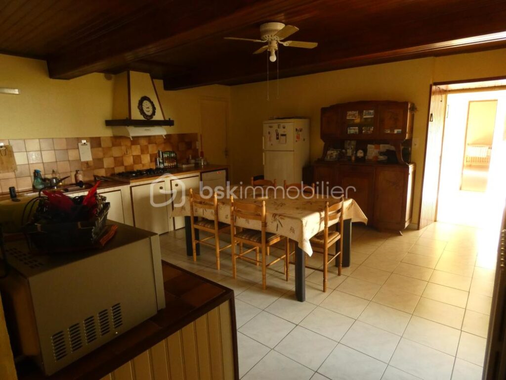 Maison gasconne 201 m2, 6 pièces avec dépendance sur un terrain d&rsquo;environ 5ha – 6 pièces – 5 chambres – 201 m²