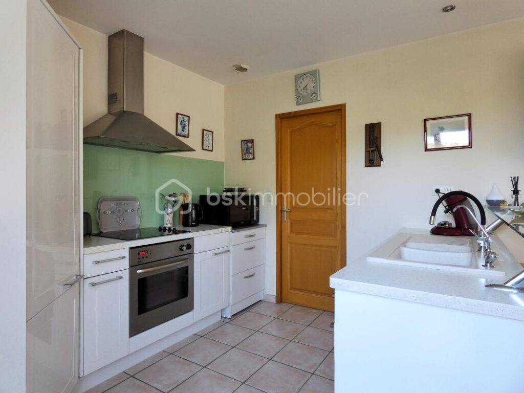 Plain-pied avec 3 chambres – Garage – Piscine – 5 pièces – 3 chambres – 134 m²