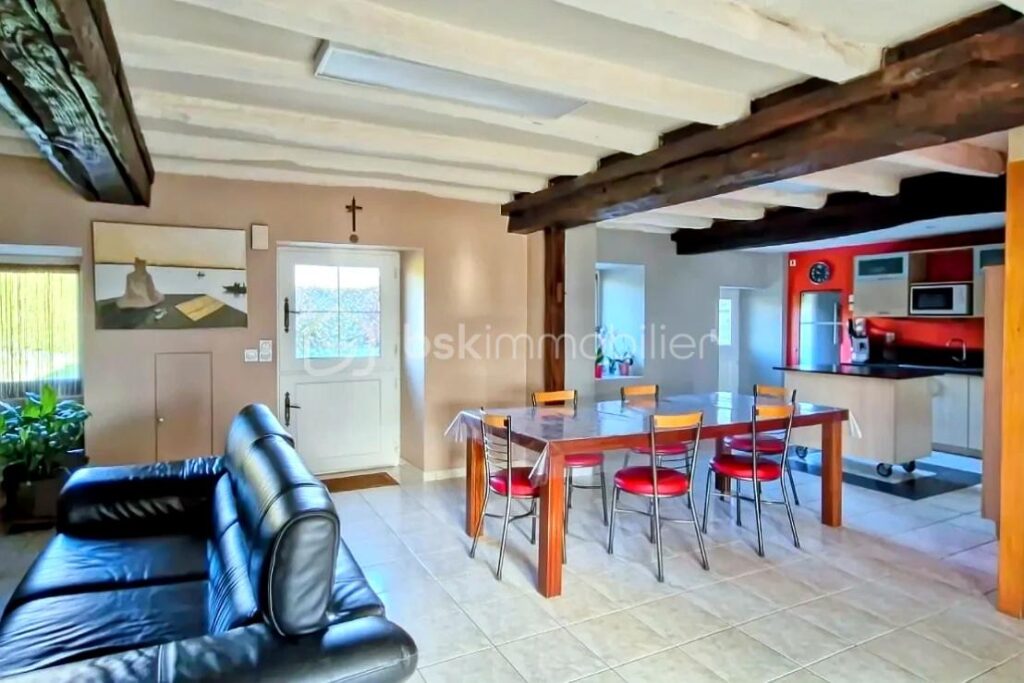 Longère de caractère dans un havre de paix, proche de l’axe RENNES-PARIS – 7 pièces – 5 chambres – 126 m²