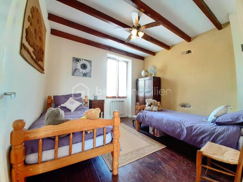 Maison 6 pièces 143 m² – 6 pièces – 5 chambres – 143 m²