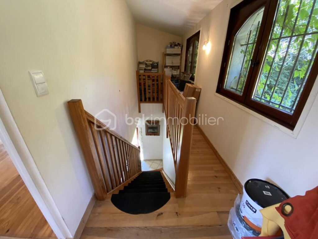 Maison – 5 pièces – 3 chambres – 194 m²