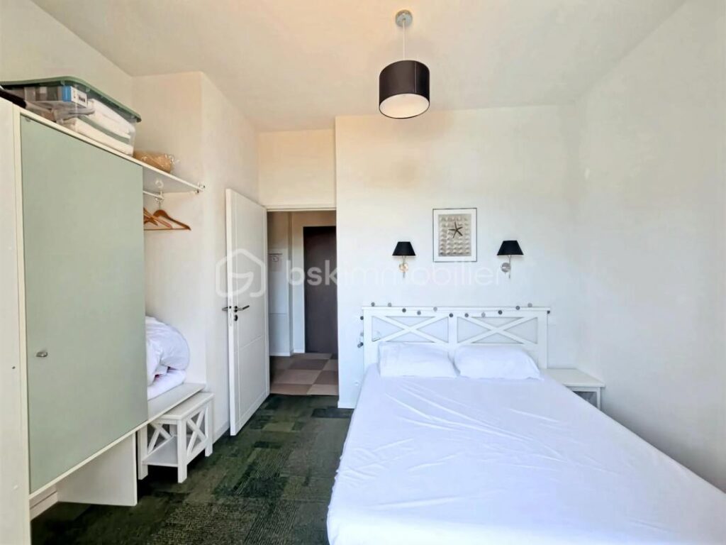 BADEN – GOLFE DU MORBIHAN – SUPERBE T2 MEUBLE – 4 COUCHAGES – PISCINE – DEUX BALCONS – 2 pièces – 1 chambre – 41 m²