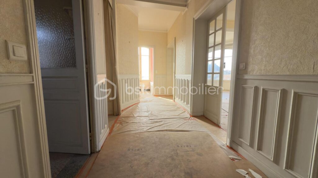 Appartement à rénover centre ville – 5 pièces – 4 chambres – 147 m²