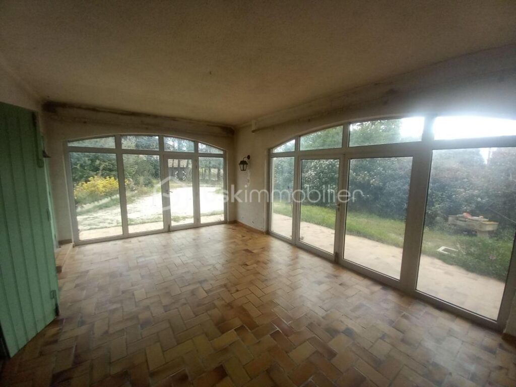 PROPRIETE avec Vue sur le Pont du Gard – Rare sur le secteur – 9 pièces – 6 chambres – 248 m²