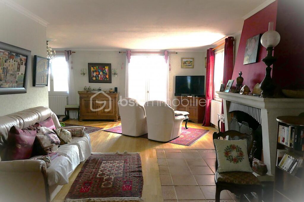 Maison de 169 m², le calme de la campagne, pas de vis à vis, piscine à débordement avec vue sur la vallée Cévenole ! – 6 pièces – 4 chambres – 169 m²