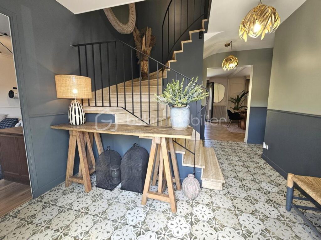 Mansart 7 pièces 216m² indépendant sous-sol DPE C – 7 pièces – 4 chambres – 151 m²