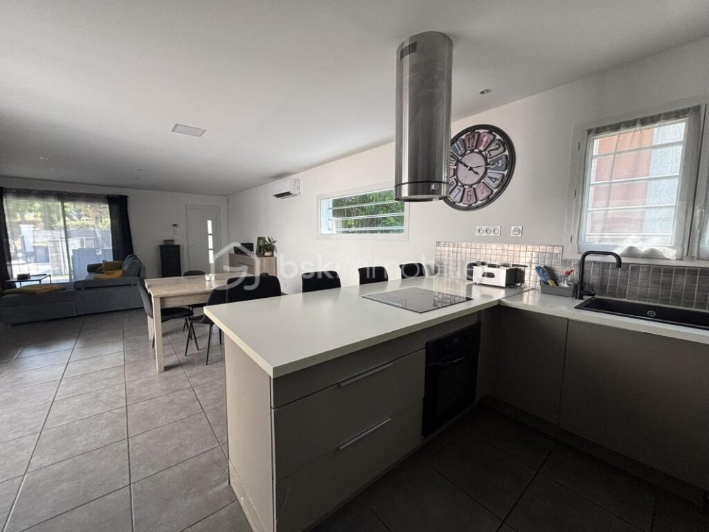 CAPISCOL – VILLA CONTEMPORAINE – 3 CHAMBRES – PISCINE – 4 pièces – 3 chambres – 130 m²