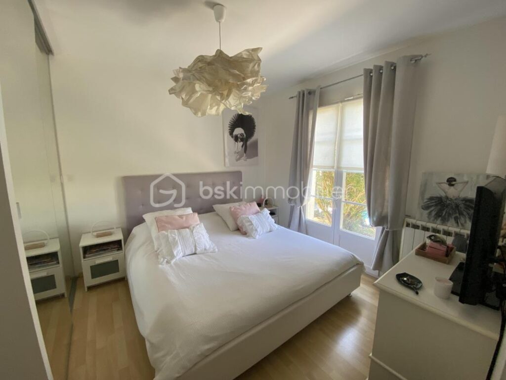 MAISON T7/T8 AVEC PISCINE ET GARAGE – 7 pièces – 5 chambres – 175 m²