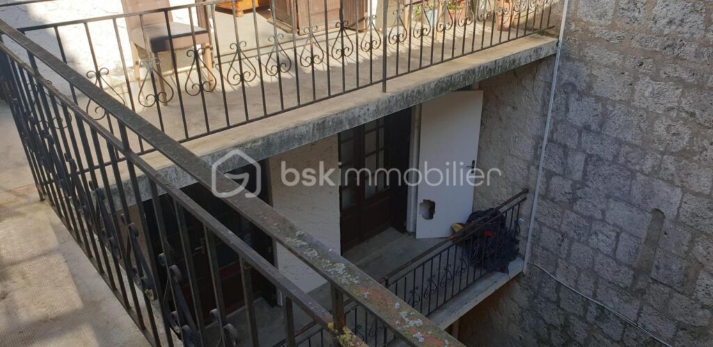 Appartement Type 3 centre ville balcon – 3 pièces – 2 chambres – 80 m²