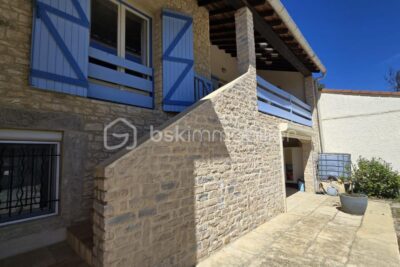 Grande maison divisée en deux appartements avec PISCINE ET VUE IMPRENABLE – 7 pièces – 5 chambres – 223 m²