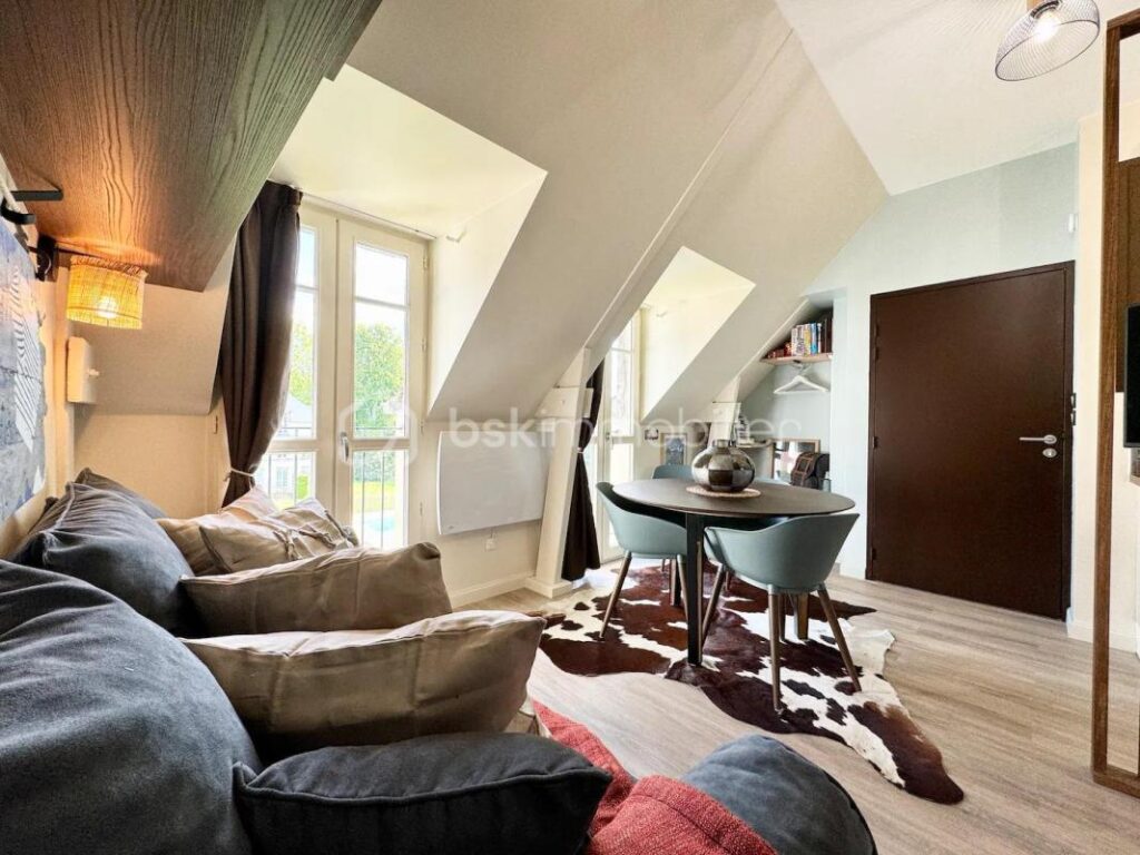 SUPERBE T2 BIS RENOVE ET MEUBLE – 35 M² AU SOL – GOLFE DU MORBIHAN – PISCINE – PARC – 3 pièces – 2 chambres – 25 m²