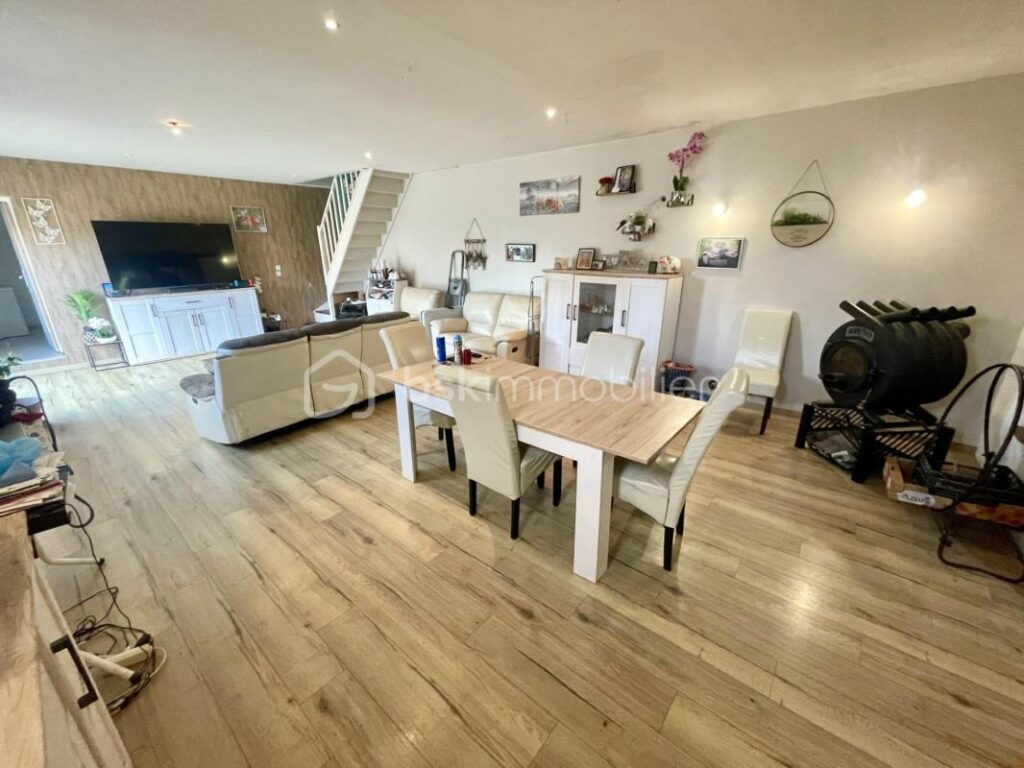 Propriété avec habitation et exploitation agricole – 3,8 ha de prairie – 7 pièces – 4 chambres – 178 m²