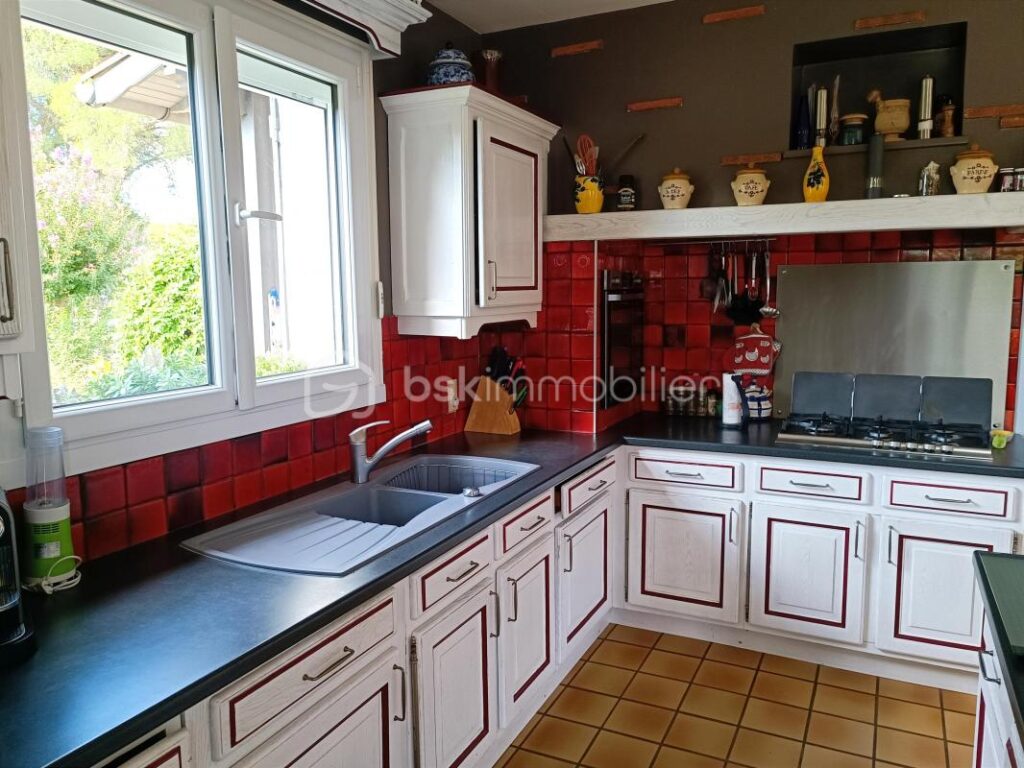 Magnifique Maison avec Vue sur Condom : Garage, Piscine et Jacuzzi – 6 pièces – 4 chambres – 190 m²