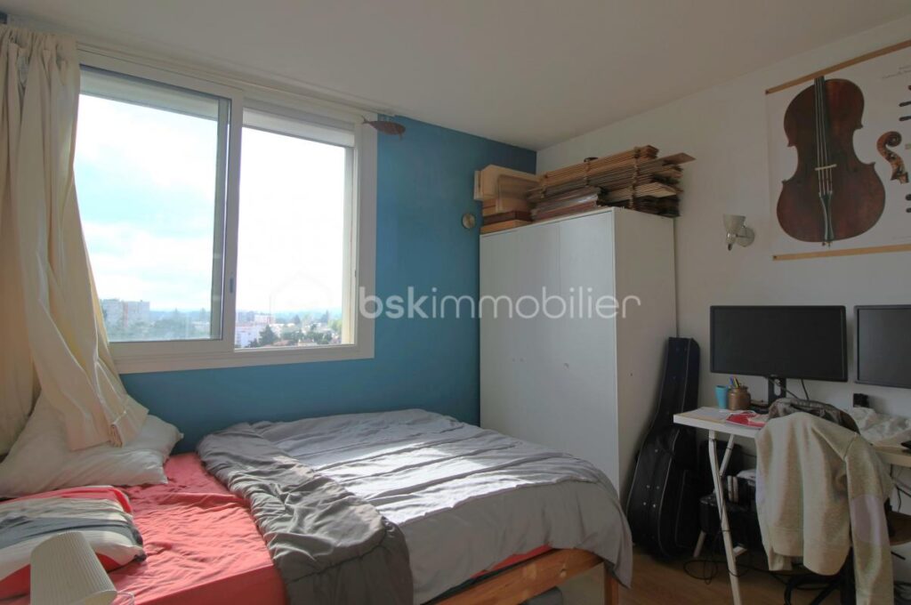 Superbe T4 de 89 m² avec cave et grand balcon loué en collocation – 4 pièces – 3 chambres – 85 m²