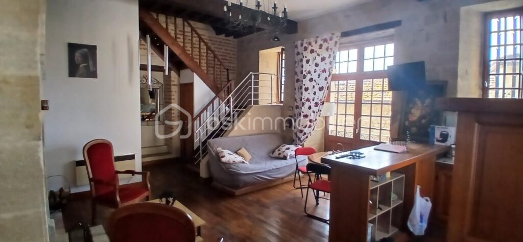 Maison Tour Historique – 4 pièces – 3 chambres – 120 m²