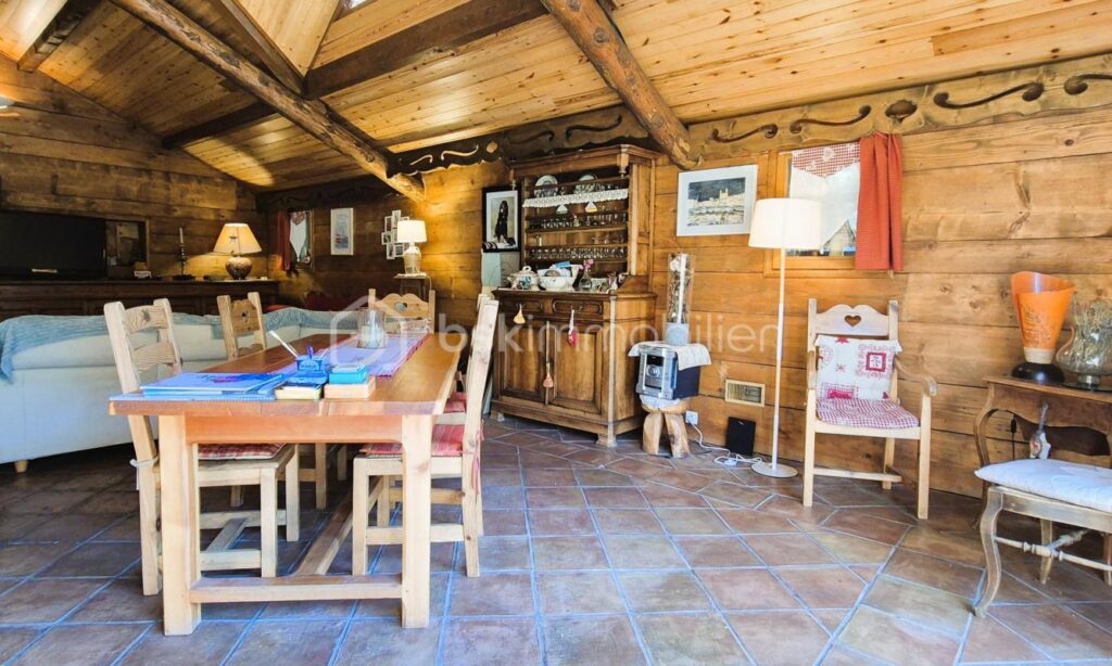 A ALLOS – MAGNIFIQUE CHALET INDIVIDUEL 5 PIÈCES – 197 m² – 8 pièces – 4 chambres – 197 m²