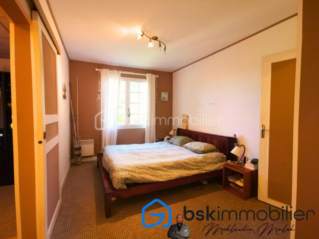 Maison d’Exception à Saint-Privat-des-Vieux – 7 pièces – 4 chambres – 175 m²