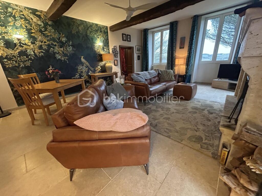 Belle maison en pierres, Dépendances –garage–3 ha 82 – 8 pièces – 6 chambres – 250 m²