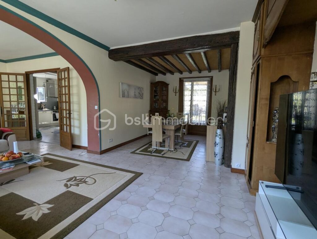 Charmante demeure avec vue imprenable sur le Château de Château-Thierry – 185 m², terrasse et dépendance locative – 7 pièces – 5 chambres – 185 m²