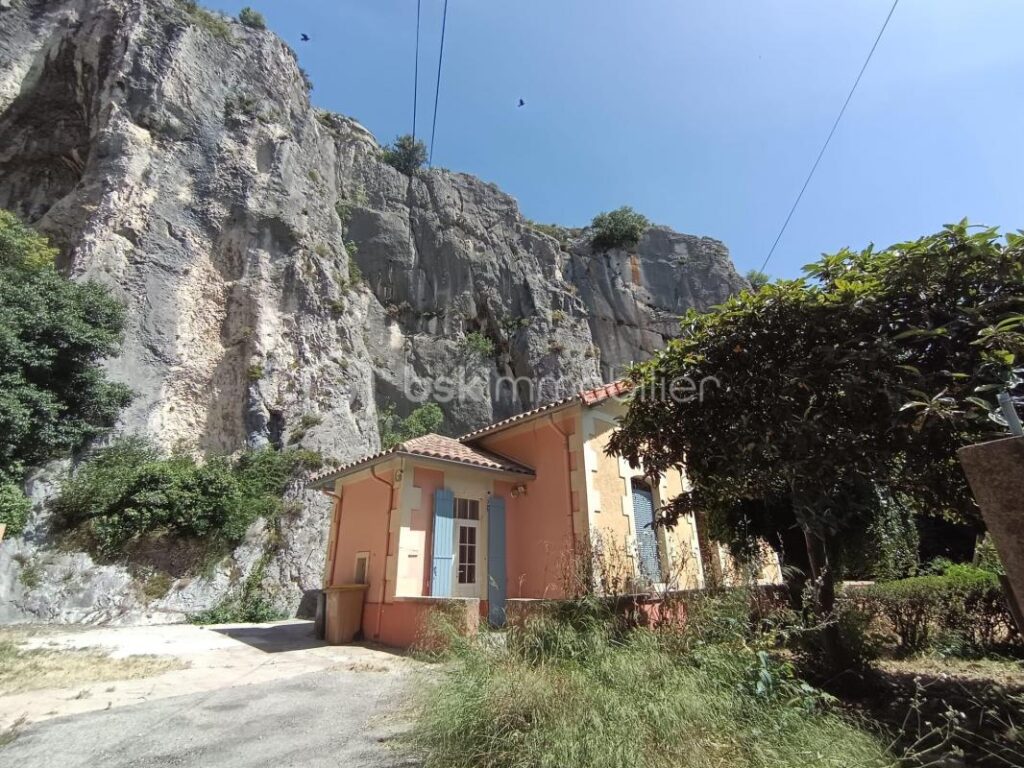 Maison Bourgeoise 140m2 plain pied à flanc de la colline Saint Jacques – 6 pièces – 4 chambres – 140 m²