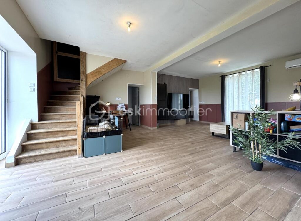 À vendre Authentique longère rénovée avec dépendances et grand terrain Saint-Gengoulph (proche Gandelu, 02) – 8 pièces – 5 chambres – 200 m²