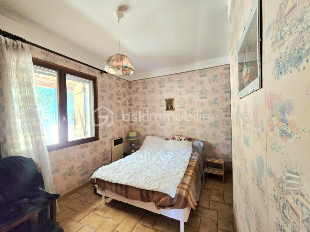 4 FACES – GARAGE 70m² – TROIS CHAMBRES – 5 pièces – 3 chambres – 130 m²