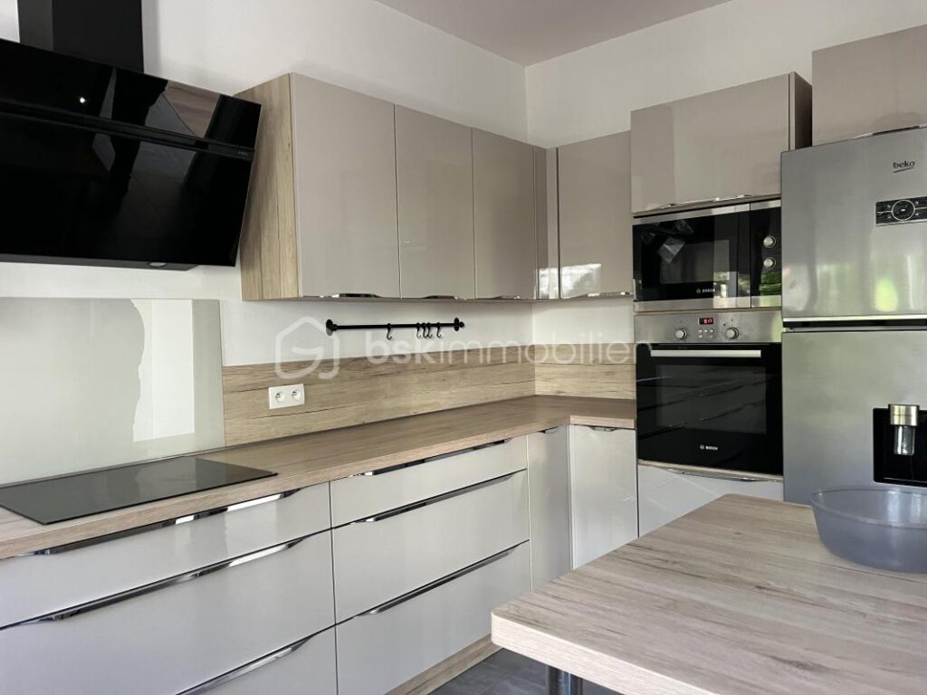 POSITION DOMINANTE À TRÉLISSAC – 8 pièces – 5 chambres – 193 m²