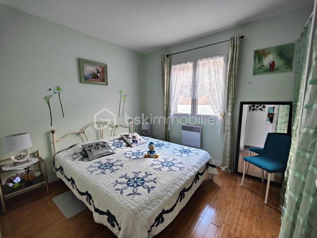 MONTREDON DES CORBIÈRES – Maison de PLAIN PIED de 90 m² sur 580m² de parcelle avec très belle vue – 4 faces – GRANDE PIÈCE A VIVRE MODERNE – 3 chambres – Climatisation réversible – double vitrage – Garage – Piscinable – 4 pièces – 3 chambres – 90 m²