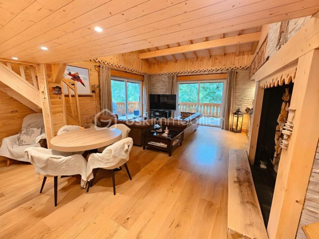À Vendre : Haut de Chalet à Colmars – Charme et Confort en Montagne – 4 pièces – 3 chambres – 128 m²