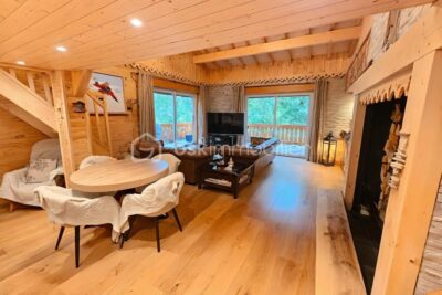 À Vendre : Haut de Chalet à Colmars – Charme et Confort en Montagne – 4 pièces – 3 chambres – 128 m²