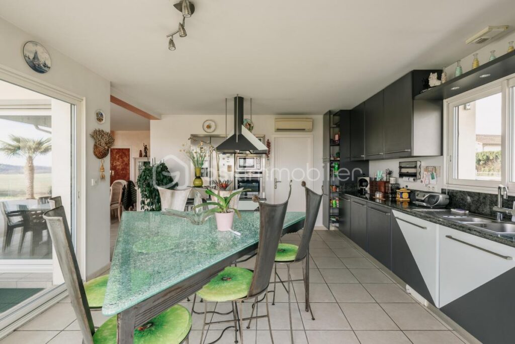 EXCLUSIVITE A SAISIR – 6 pièces – 3 chambres – 164 m²