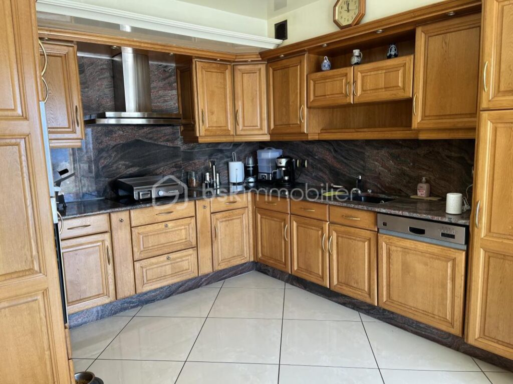 Propriété d’exception 250 m2 avec piscine et dépendance – 5 pièces – 4 chambres – 250 m²